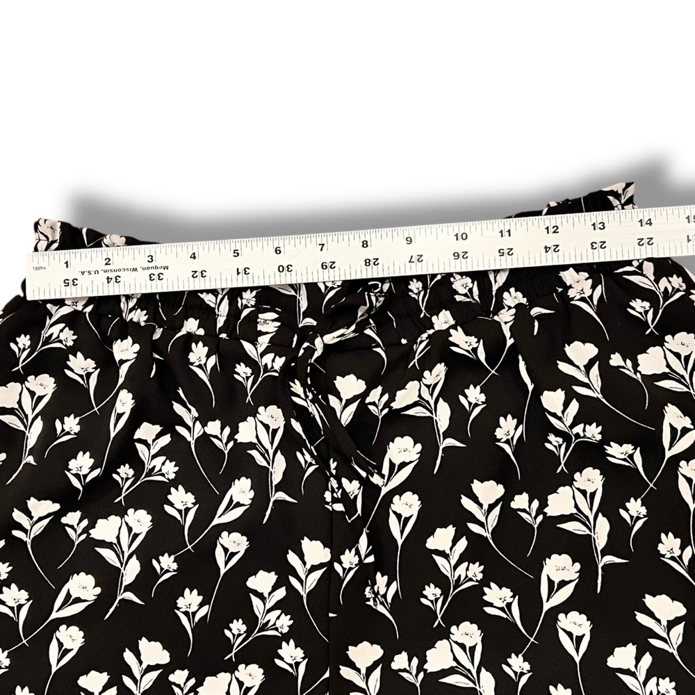 Simply Vera Vera Wang Womens Shorts Sz S Lined Black White Flowers Pockets A-6 - Picture 6 of 8